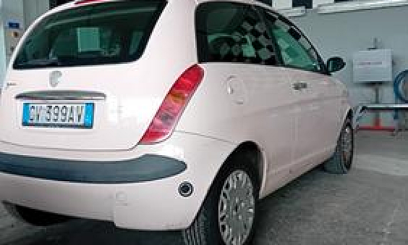 Lancia Ypsilon...