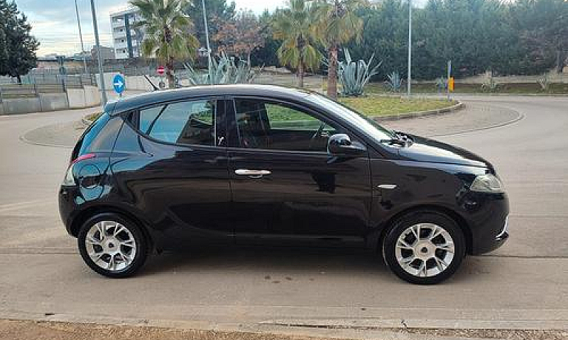 Lancia Ypsilon 0.9 T...