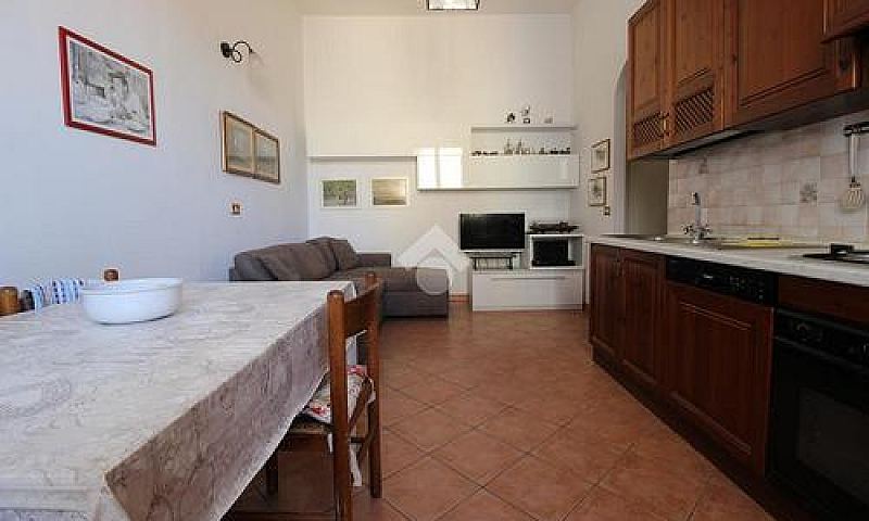 3 Locali A Prato...