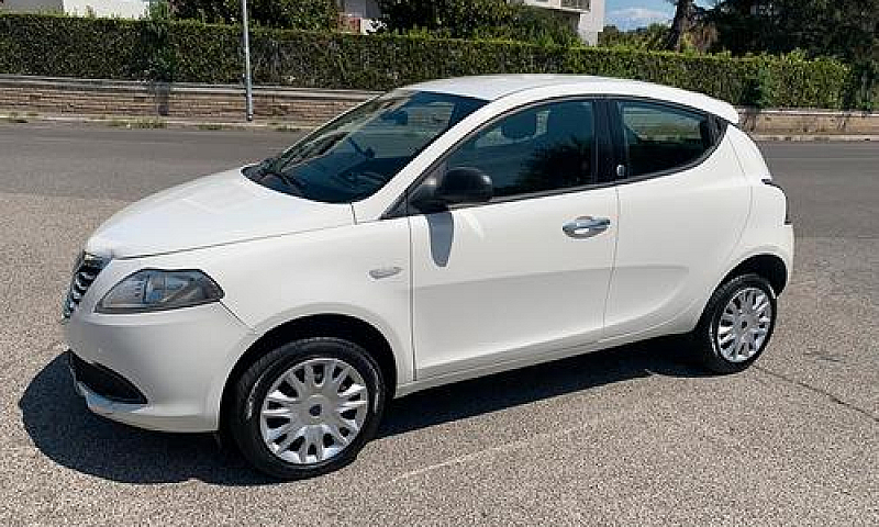 Lancia Ypsilon 0.9 T...
