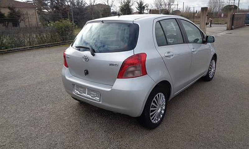 Toyota Yaris 1.0 5 P...