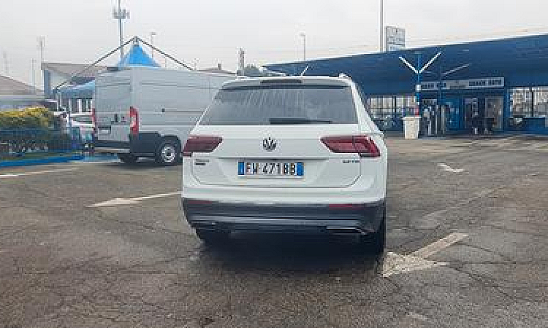 Wolkswagen Tiguan Al...