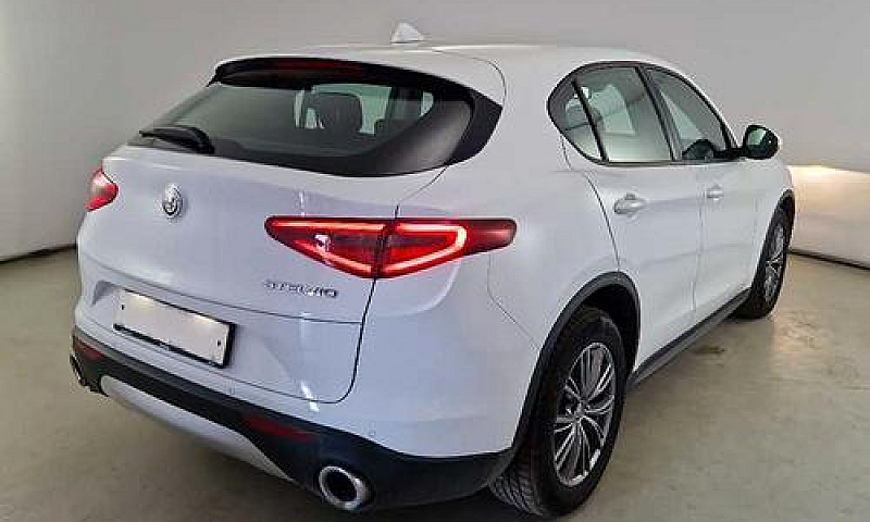 Alfa Romeo Stelvio 2...
