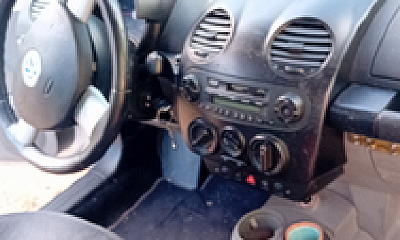 Volkswagen New Beetl...