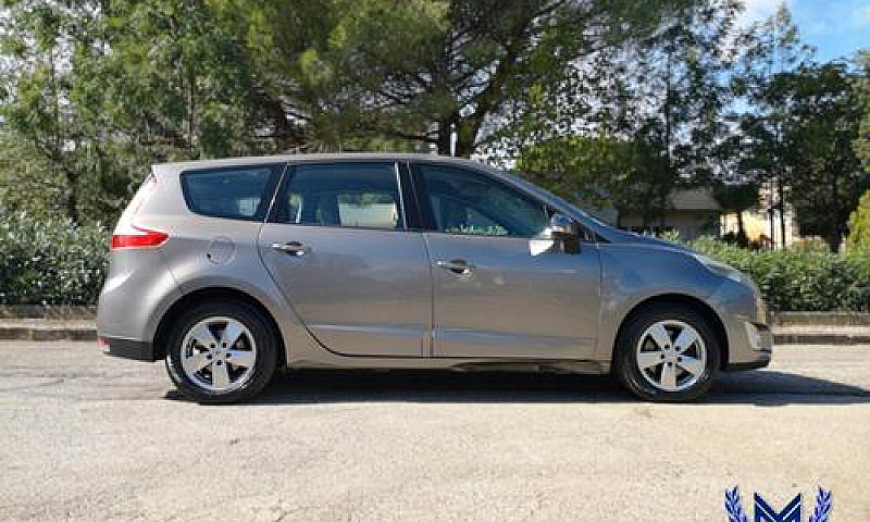 Renault Megane Sceni...