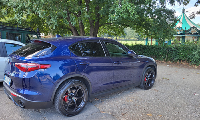Alfa Romeo Stelvio 2...