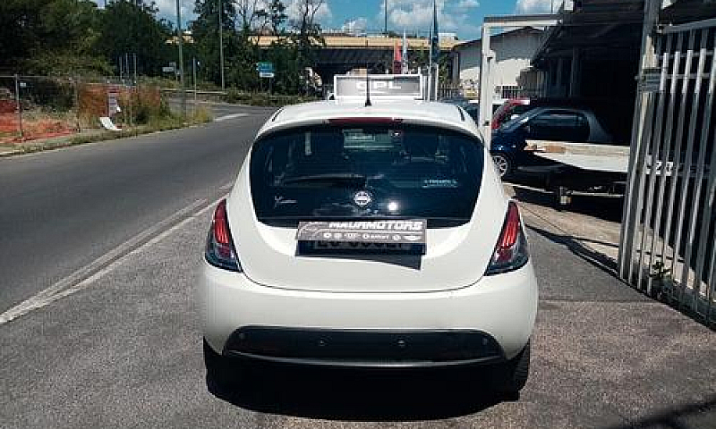 Lancia Ypsilon 0.9 T...