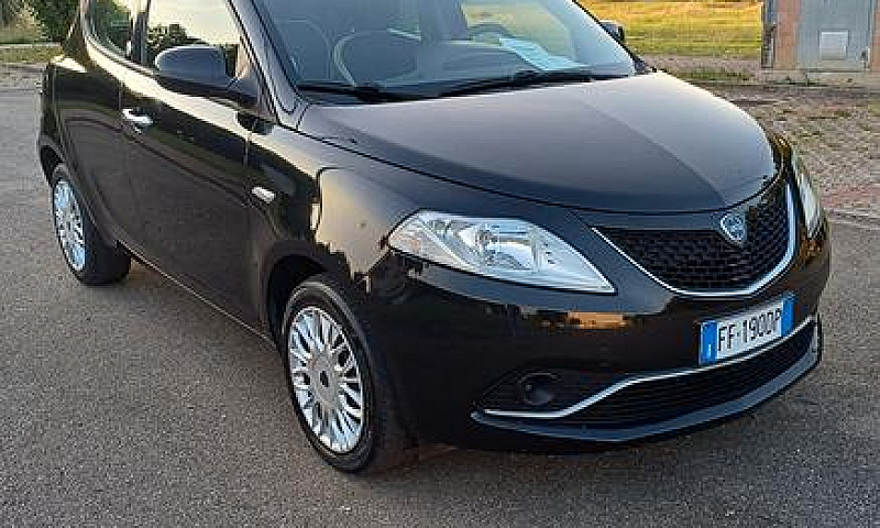 Lancia Ypsilon 1.2 6...