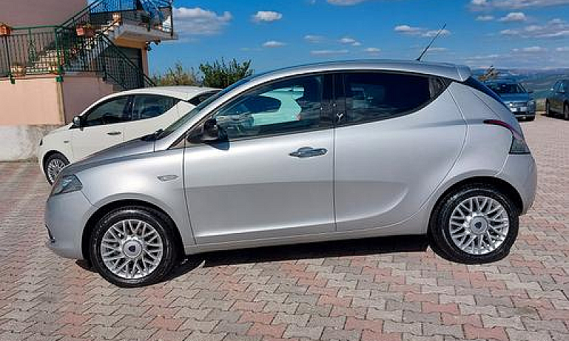 Lancia Ypsilon 1.3 M...