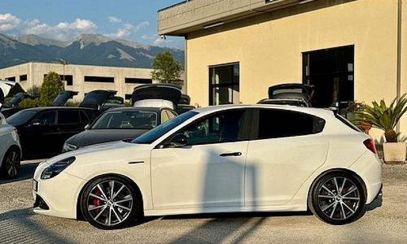 Alfa Romeo Giulietta...