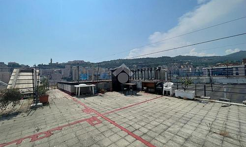 4 Locali A Genova...