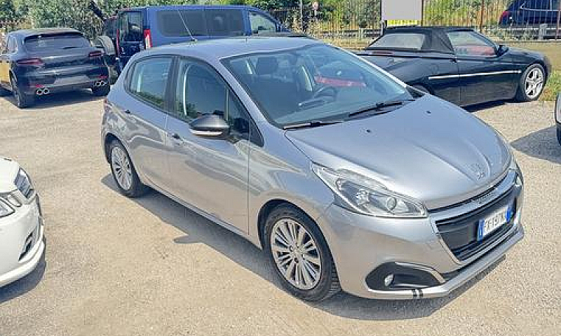 Peugeot 208 1.2 Benz...