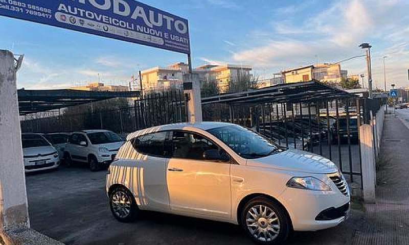 Lancia Ypsilon 1.2 6...