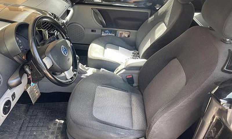 Volkswagen New Beetl...