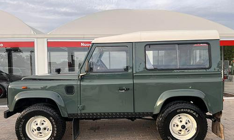 Land Rover Defender ...
