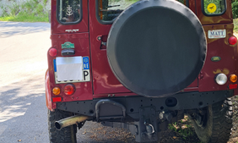 Land Rover Defender ...