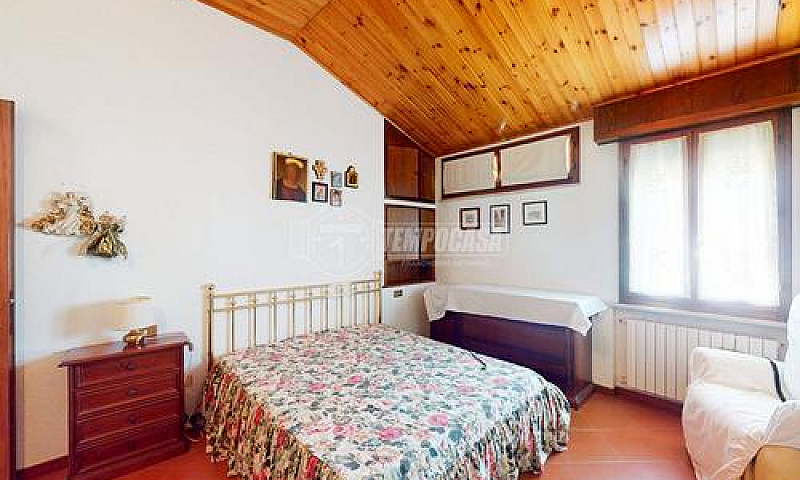 Porzione Di Casa Con...