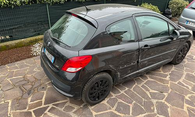 Peugeot 207 1.4Hdi 7...