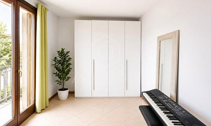 Trilocale Con Balcon...