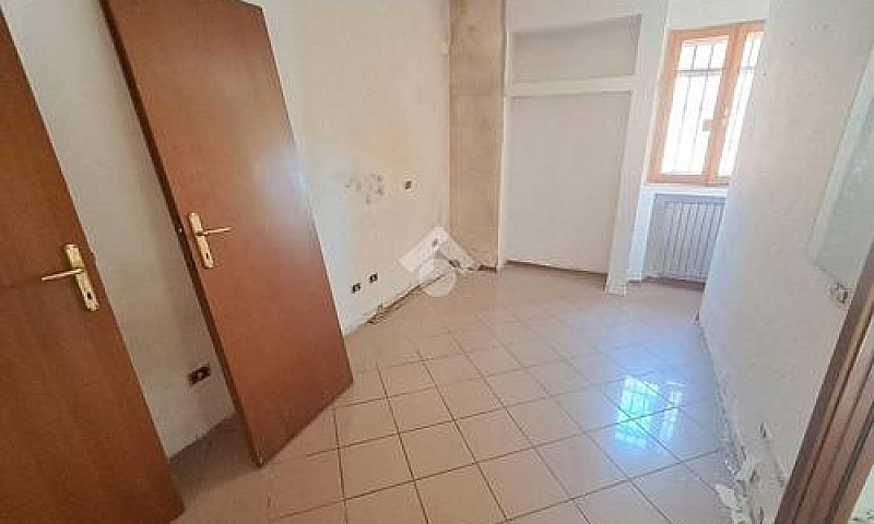 2 Locali A Castel Sa...