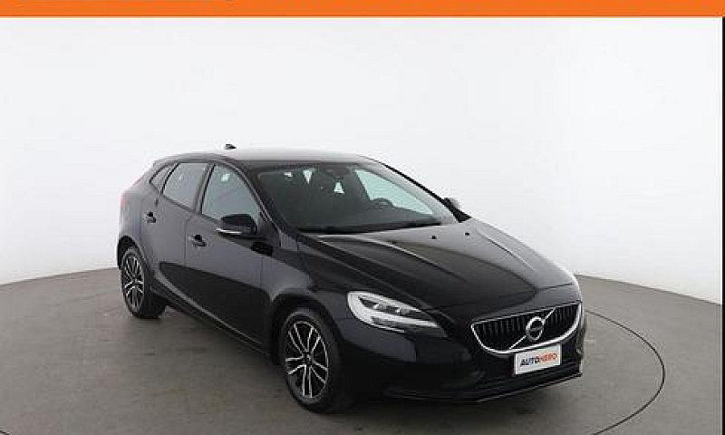 Volvo V40 T2 Plus...