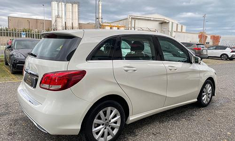 Mercedes-Benz B 180 ...