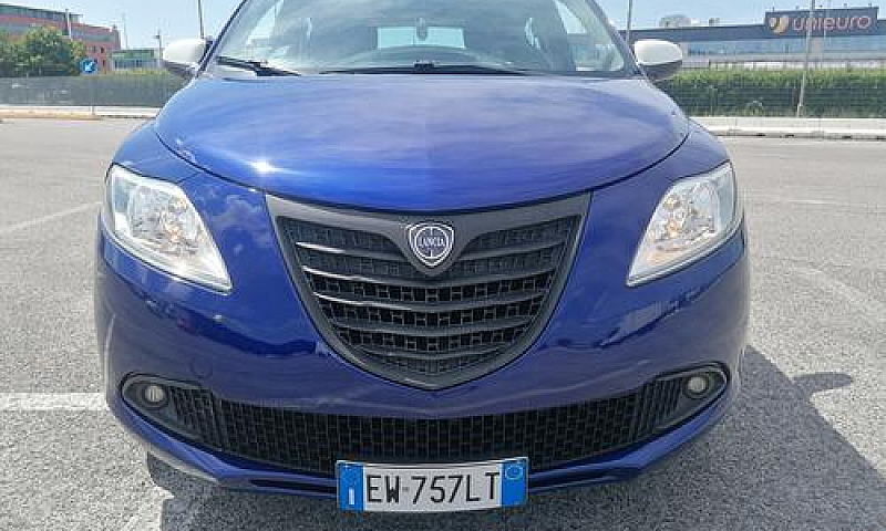 Lancia Ypsilon 1.2-6...