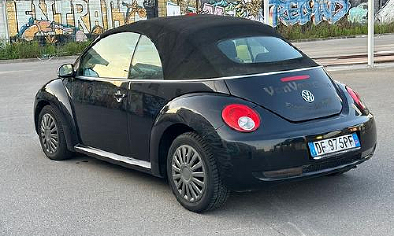 Volkswagen New Beetl...