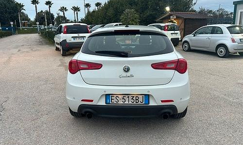 Alfa Romeo Giulietta...