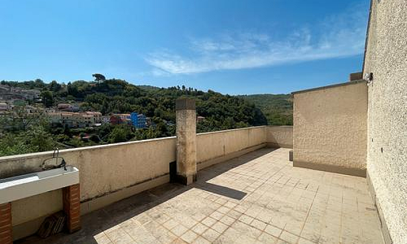 Casa Con Garage A Ca...