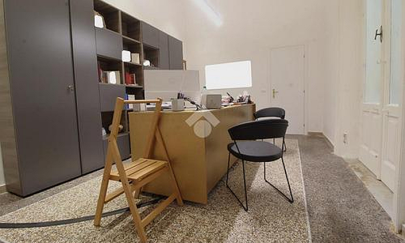 4 Locali A Reggio Di...
