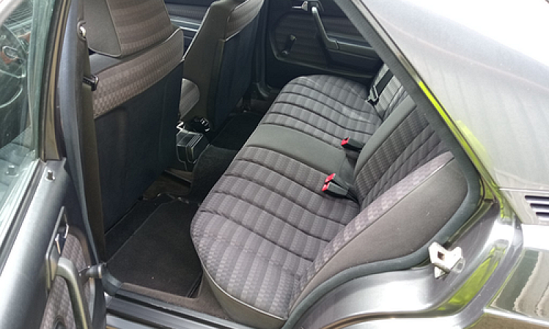 Mercedes 190E...