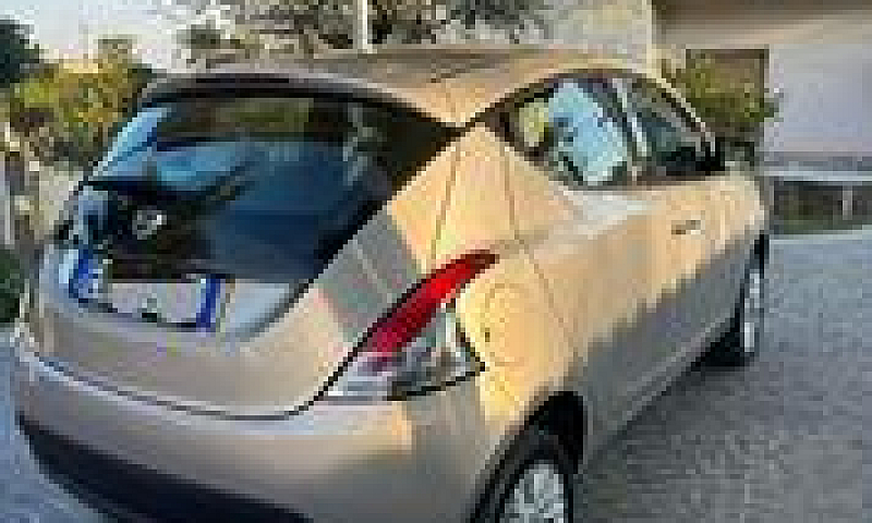 Lancia Ypsilon...