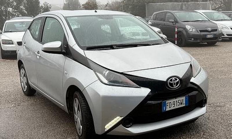 Toyota Yaris 1.0 5 P...