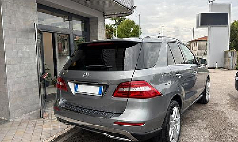 Mercedes-Benz Ml 250...