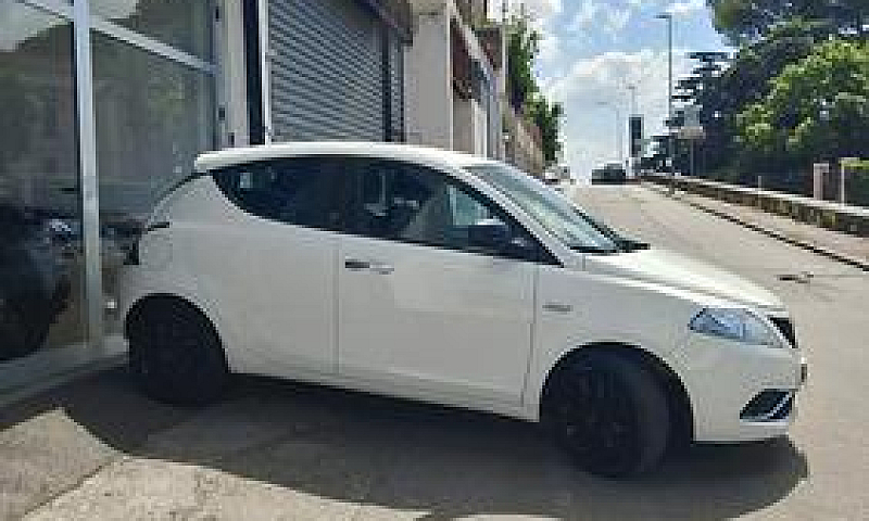 Lancia Ypsilon 1.2 6...