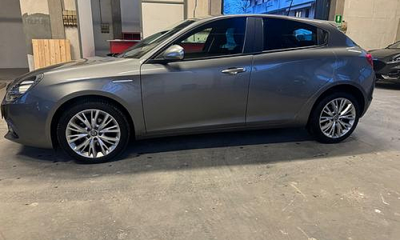 Alfa Romeo Giulietta...