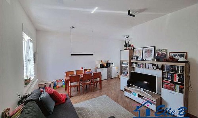 Villa A Schiera Tric...