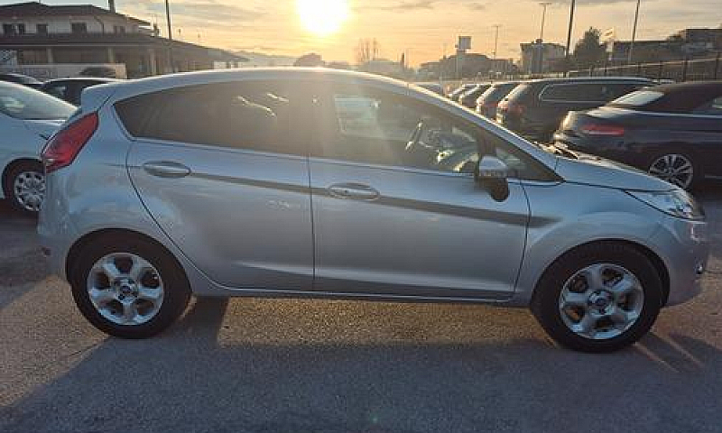 Ford Fiesta Fiesta 1...