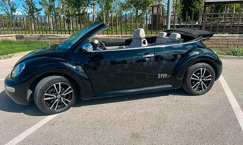 Volkswagen New Beetl...