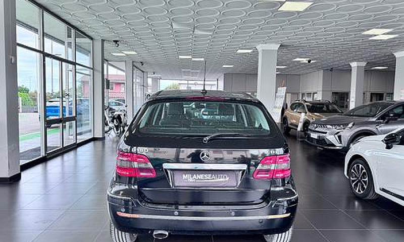 Mercedes-Benz B 180 ...