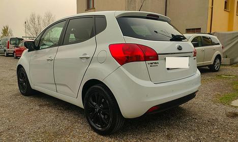 Kia Venga 1.4 Crdi 9...