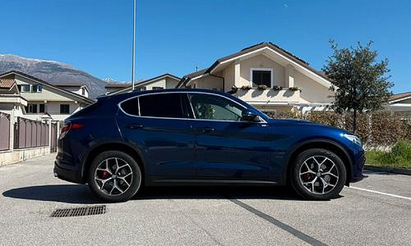 Alfa Romeo Stelvio 2...