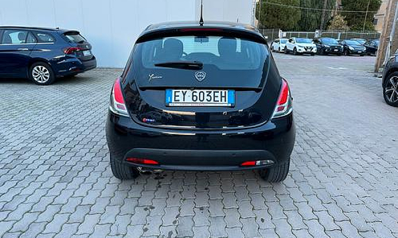 Lancia Ypsilon 1.2 6...