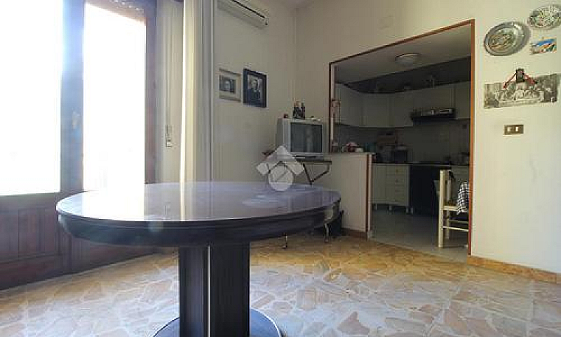 3 Locali A Reggio Di...