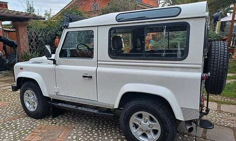 Land Rover Defender ...
