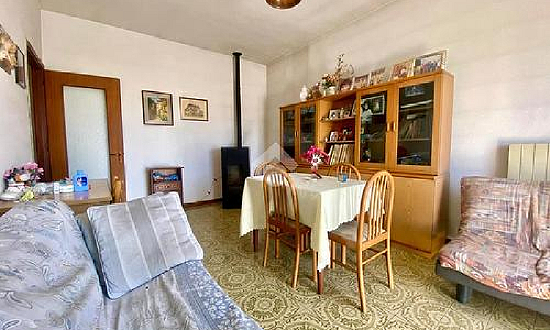 4 Locali A Castelnuo...