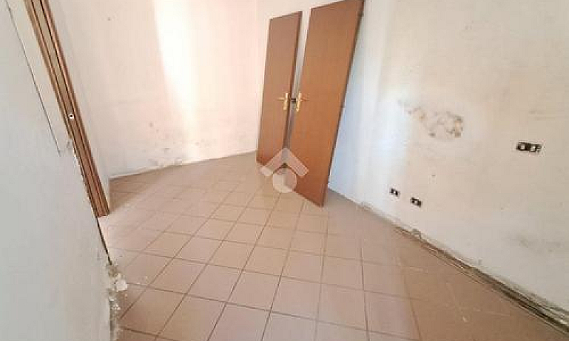 2 Locali A Castel Sa...
