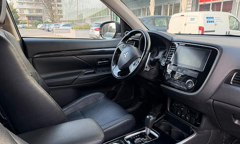 Mitsubishi Outlander...