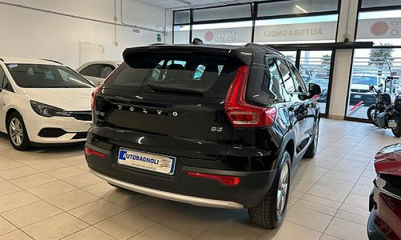 Volvo Xc40 Essential...